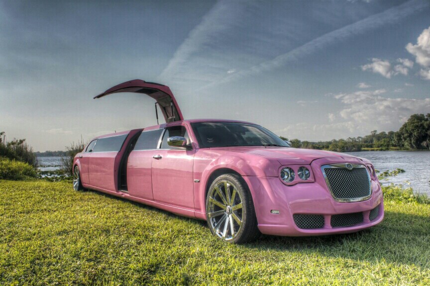 Daytona Beach Pink Chrysler 300 Limo 